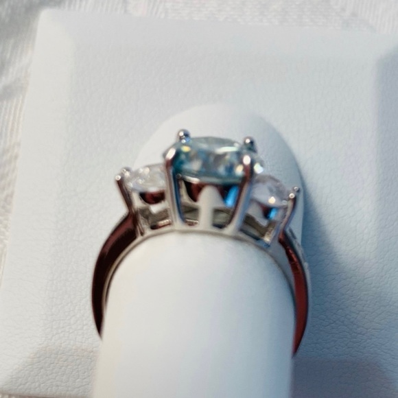 🎉HP🎉 2.4 Ct VVS1 Sky Blue Moissanite Ring, Sz 7 - Picture 3 of 8